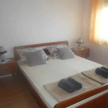 Apartment Markic Seget Donji
