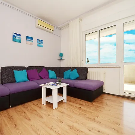 Apartment Markic Seget Donji